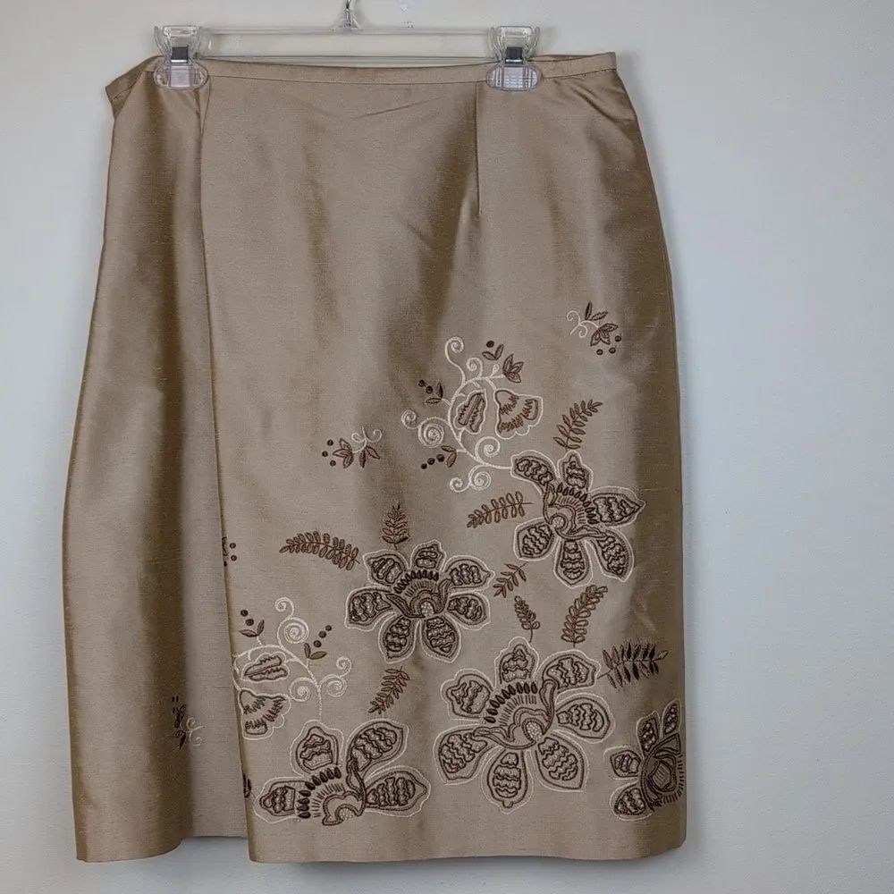 Elegant Ann Taylor Gold Silk Floral Embroidered Skirt Dressy